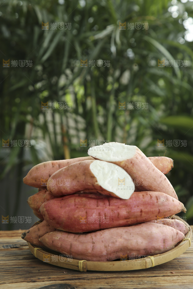 木底上的哈密冰糖薯