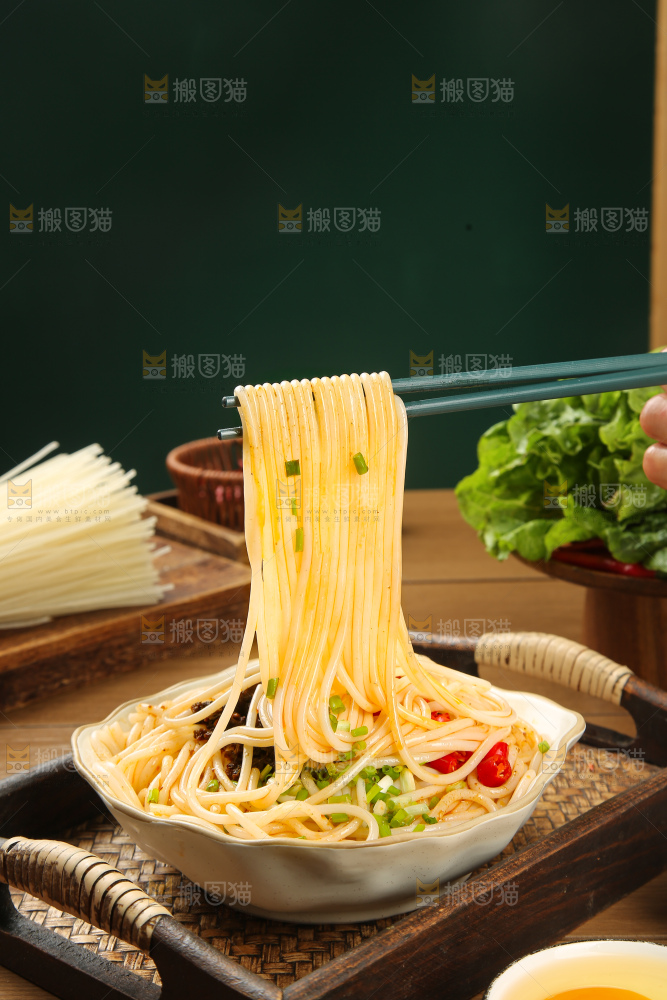 碗里的拌米粉