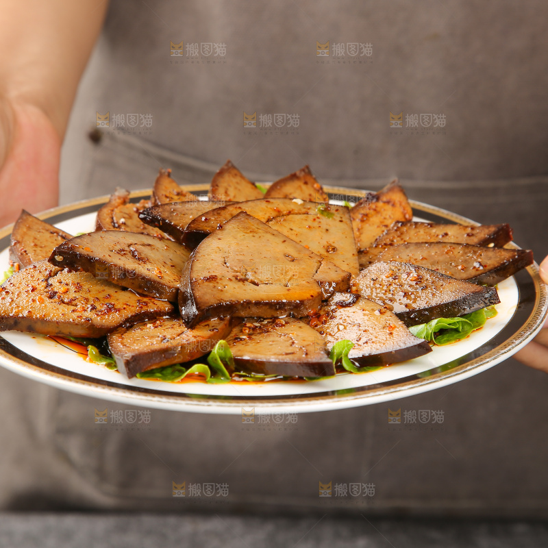 深底上的卤猪肝