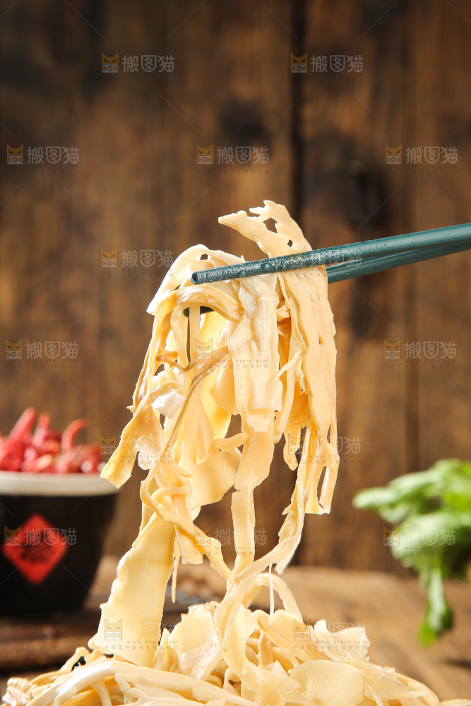 深底上的糯米笋