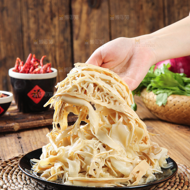 深底上的糯米笋