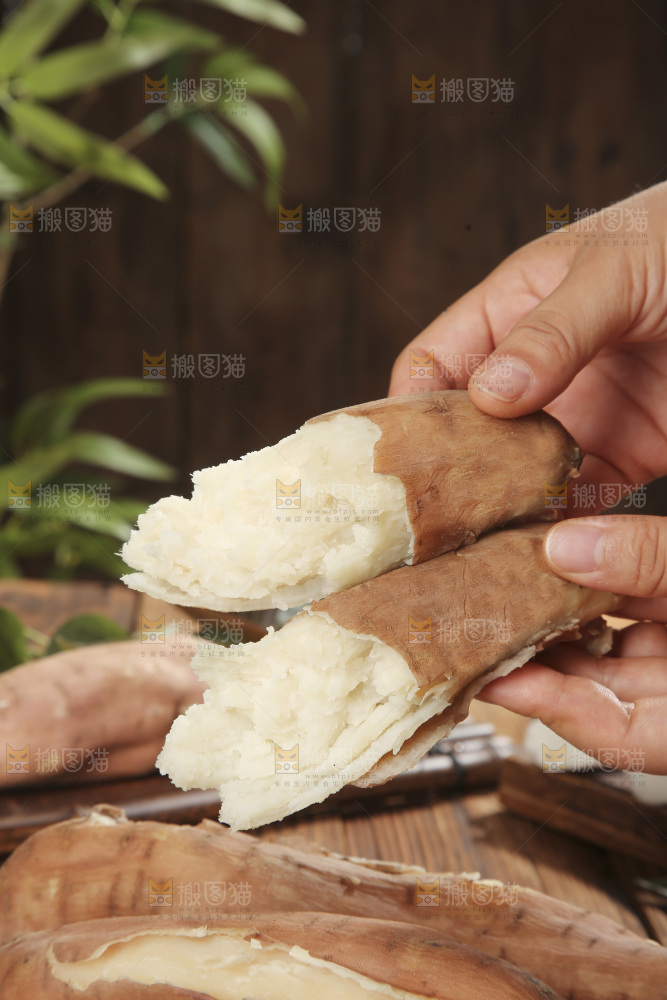 木底上的哈密红薯