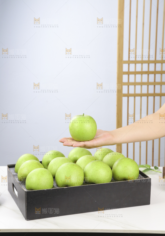 浅底上的青皇冠梨
