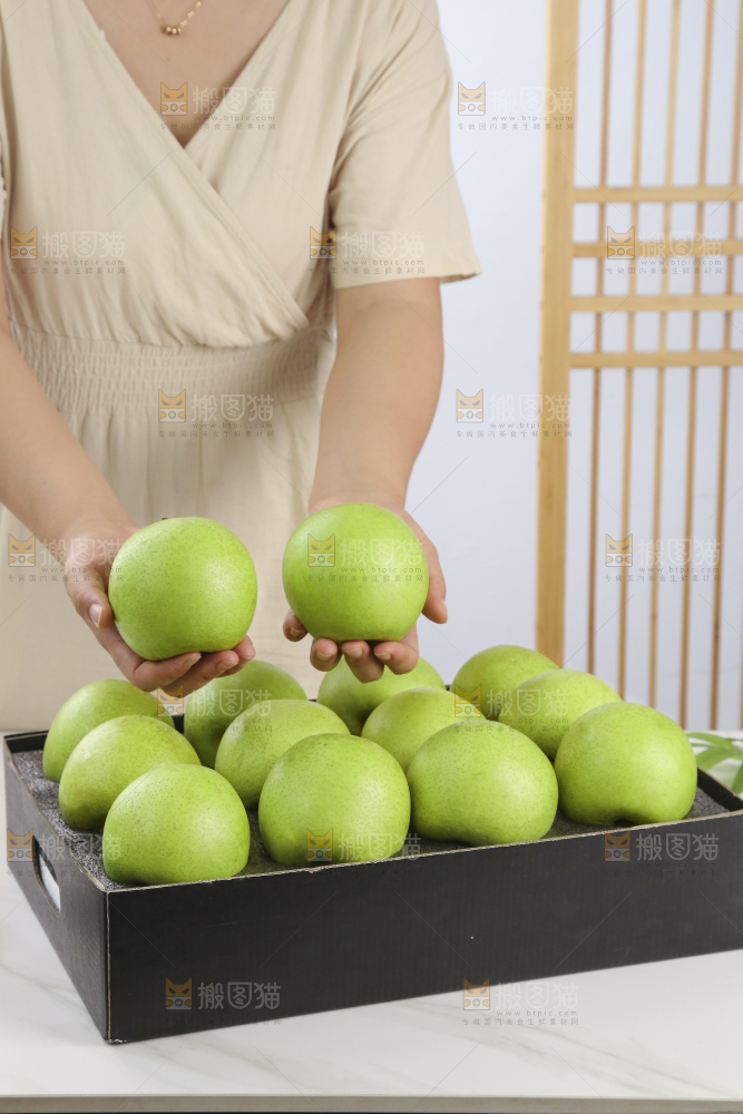 浅底上的青皇冠梨
