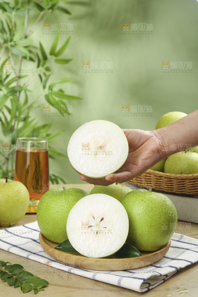 木底上的青皇冠梨
