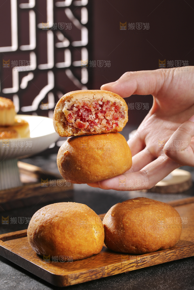 深底上的云腿月饼