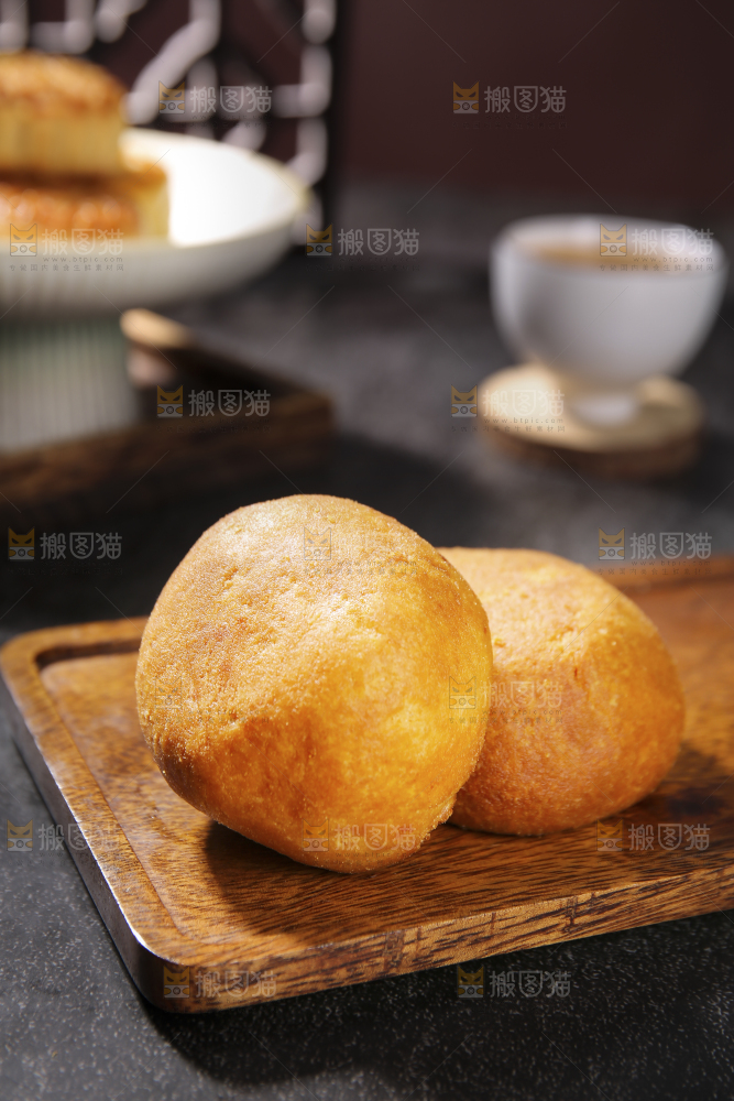 深底上的云腿月饼