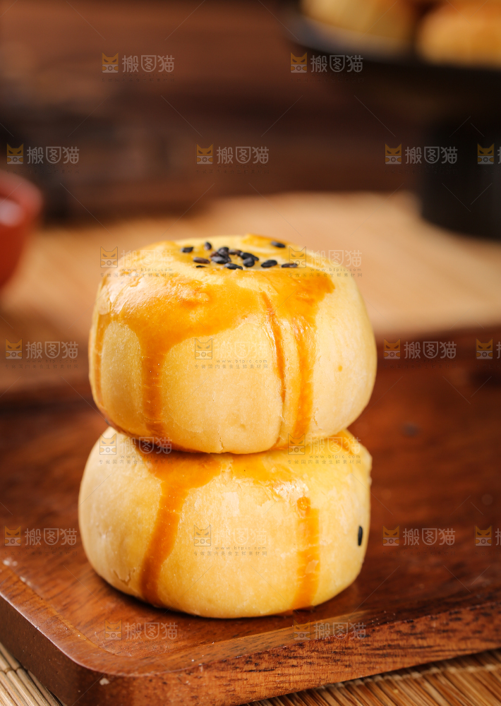 深底上的蛋黄酥