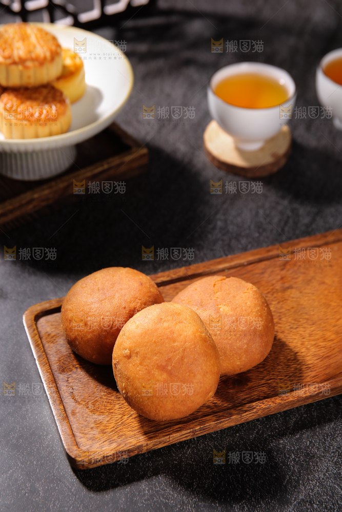 深底上的云腿月饼
