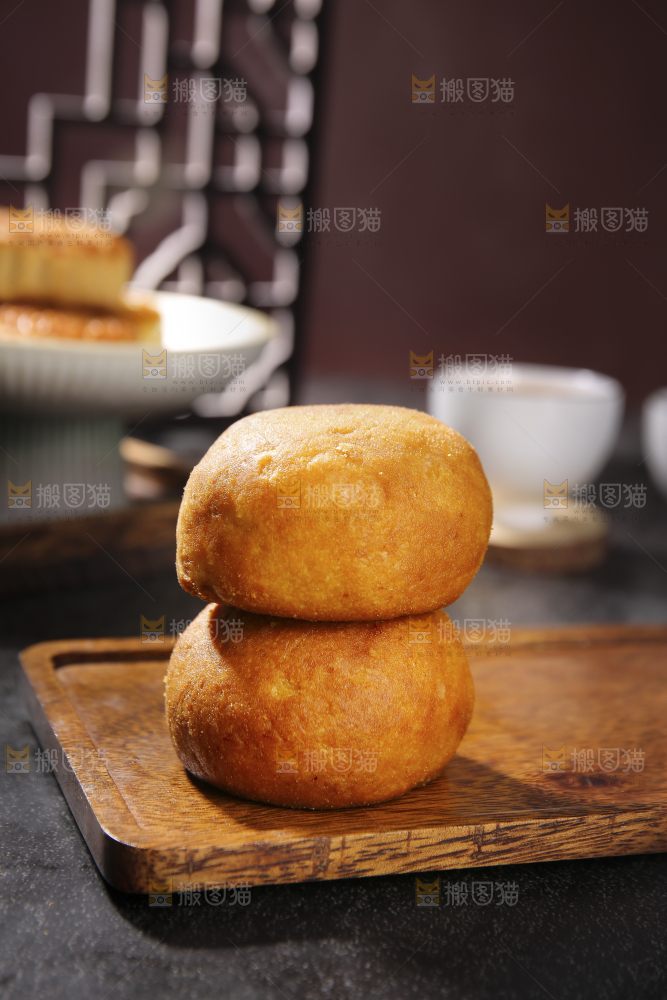 深底上的云腿月饼