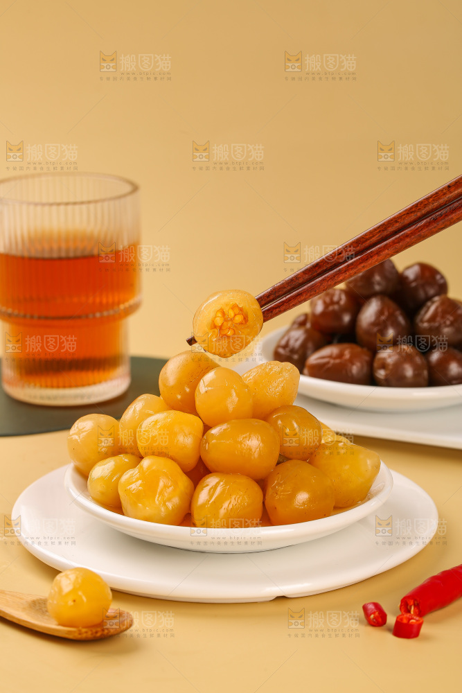 浅底上的五彩泡椒