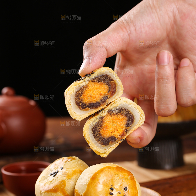 深底上的蛋黄酥
