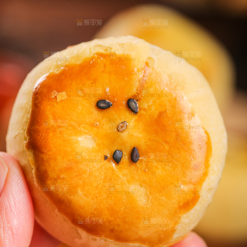深底上的蛋黄酥