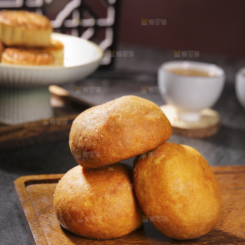 深底上的云腿月饼