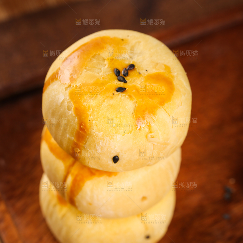 深底上的蛋黄酥