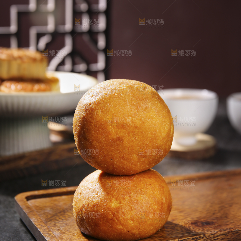 深底上的云腿月饼