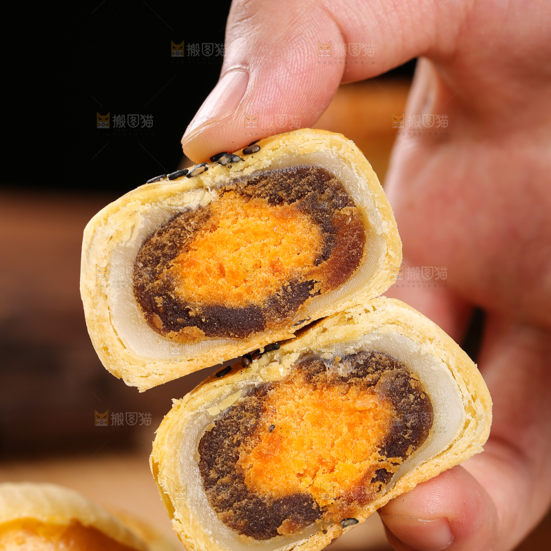深底上的蛋黄酥
