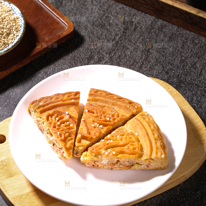 深底上的五仁大月饼