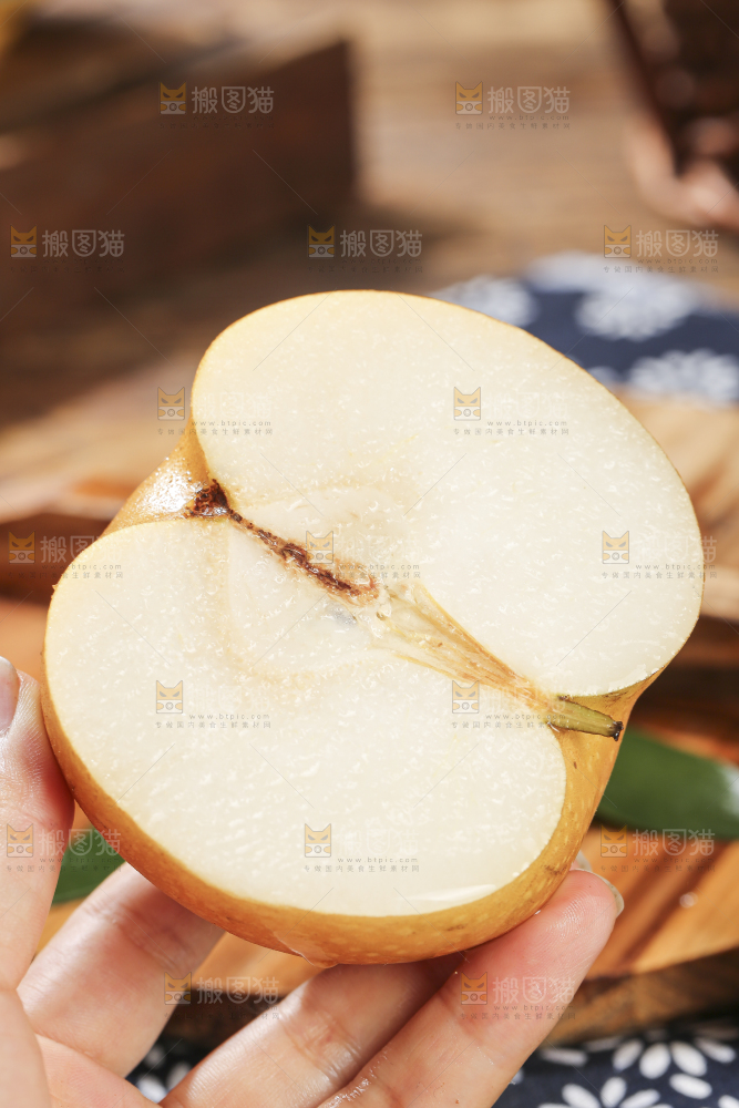 木底上的秋月梨
