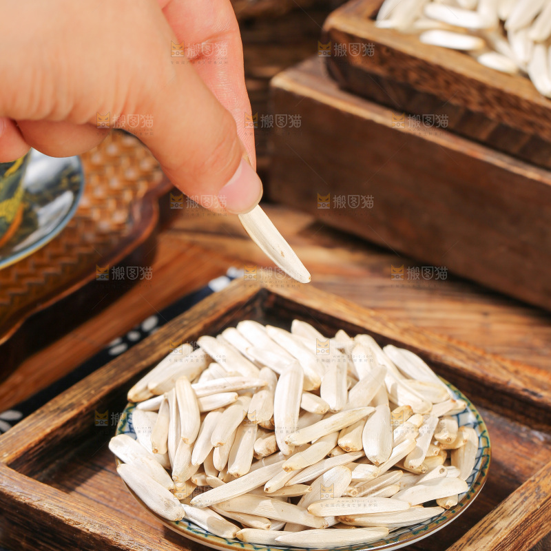 木底上的牙签瓜子