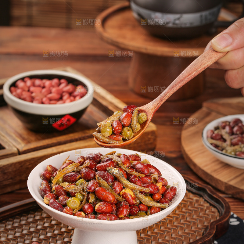 木底上的小鱼花生