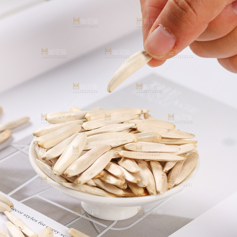 木底上的牙签瓜子