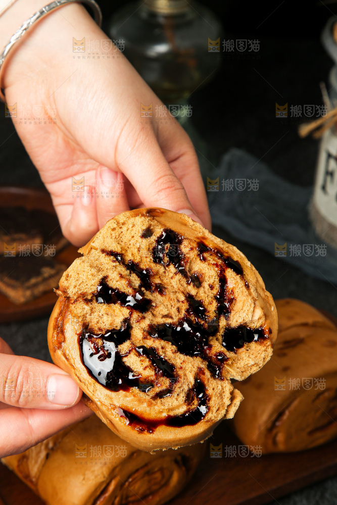 深底上的红糖馒头