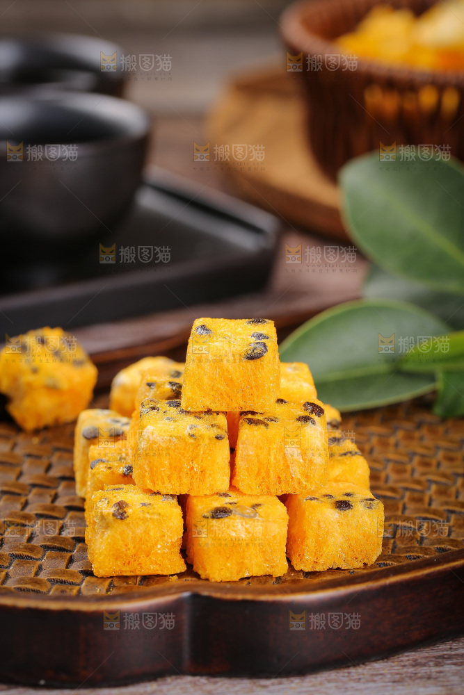 深底上的百香果块