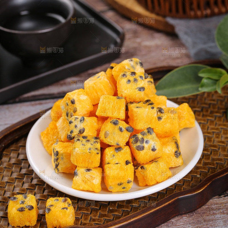 深底上的百香果块