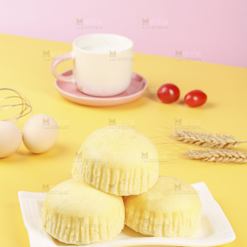 浅底上的蒸蛋糕