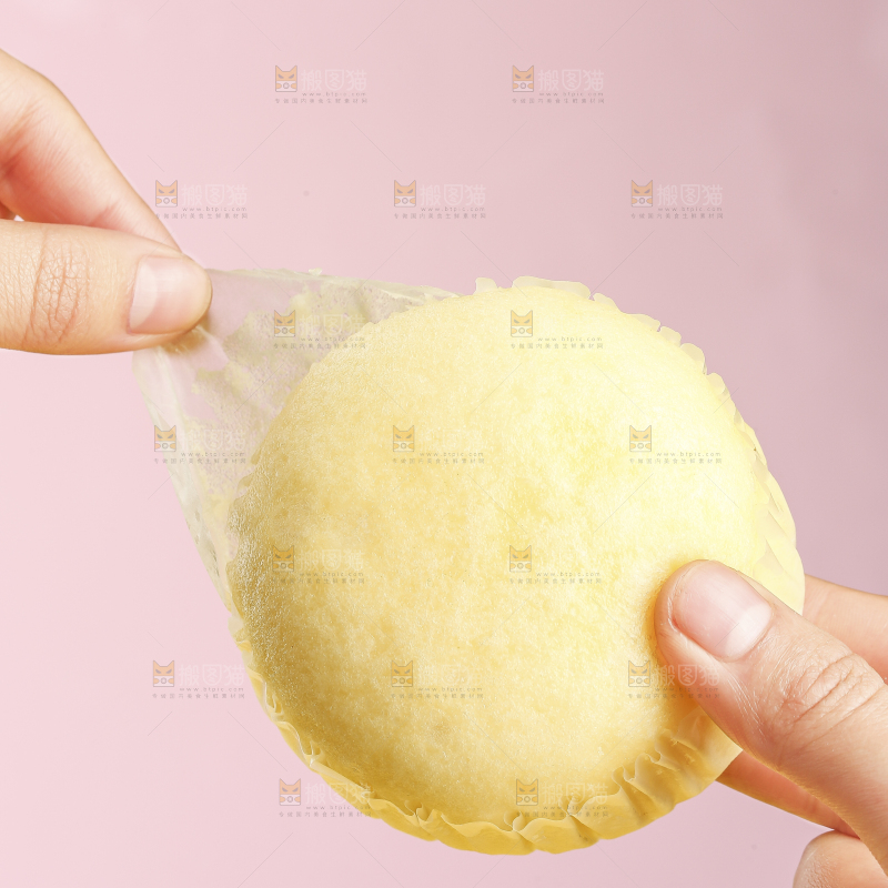 浅底上的蒸蛋糕