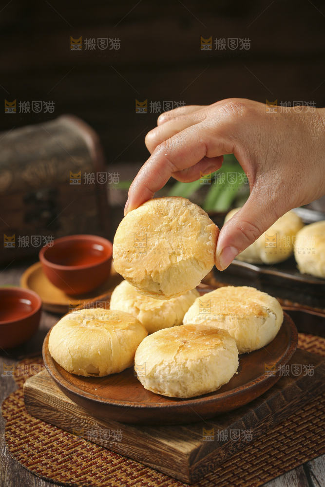 深底上的苏式月饼
