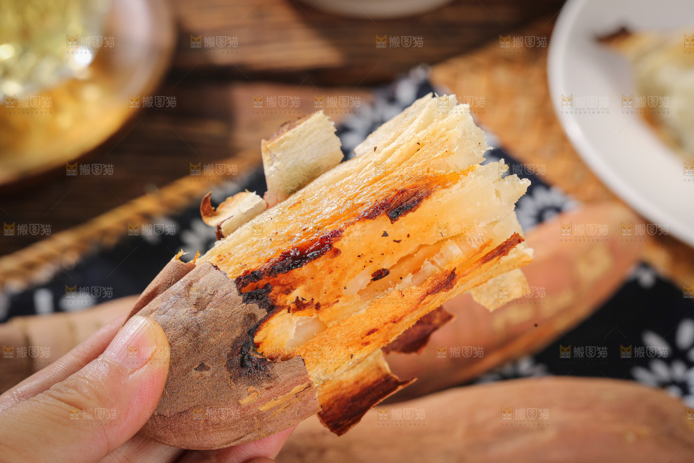 木底上的哈密冰糖薯