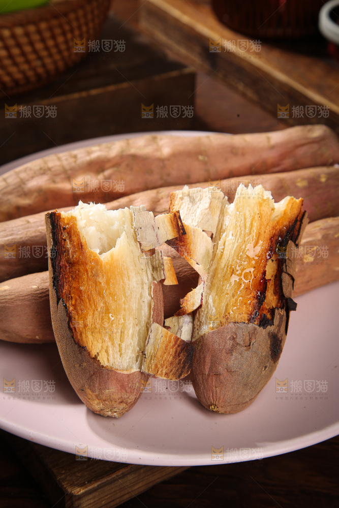 木底上的白心哈密冰糖薯