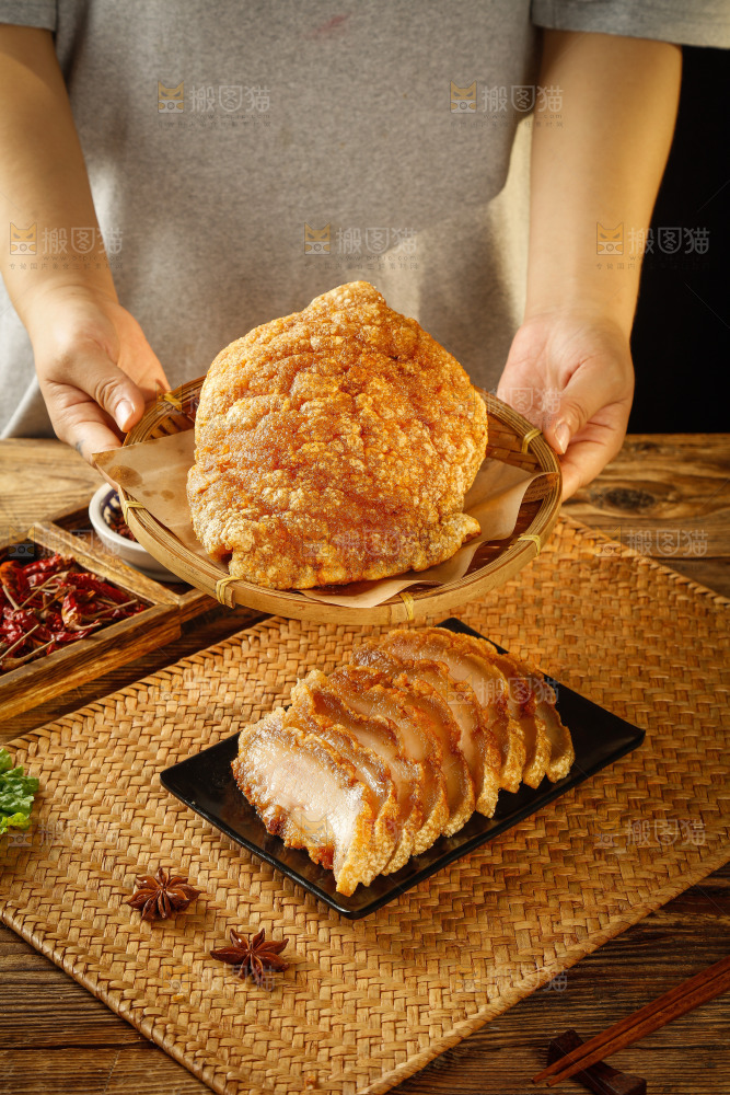 木底上的锅烧肉