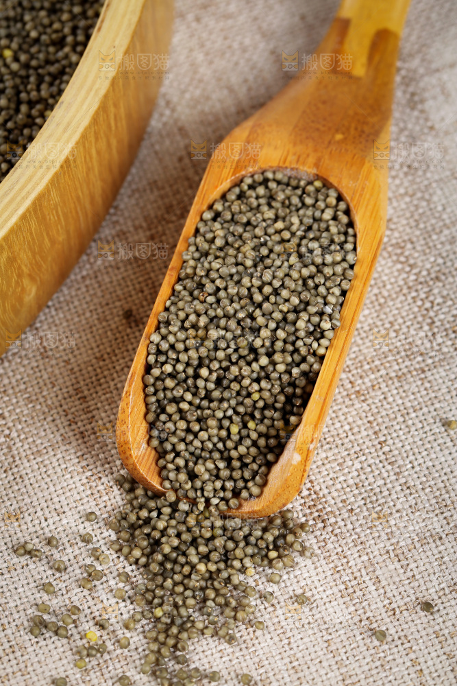 深底上的黑小米