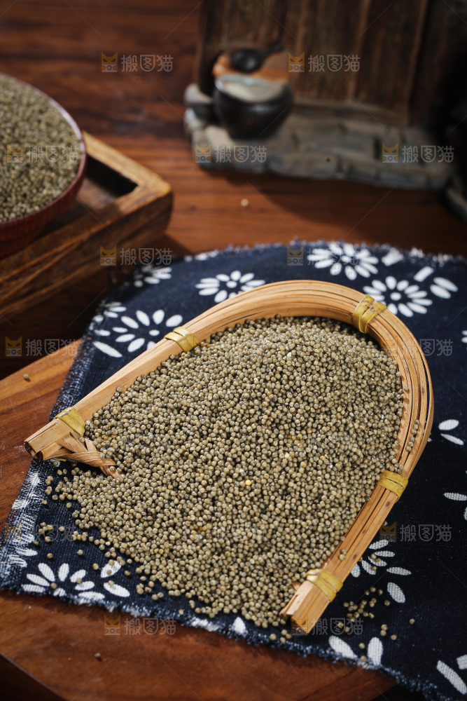 深底上的黑小米