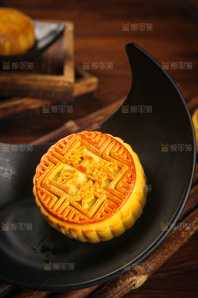 深底上的中秋月饼