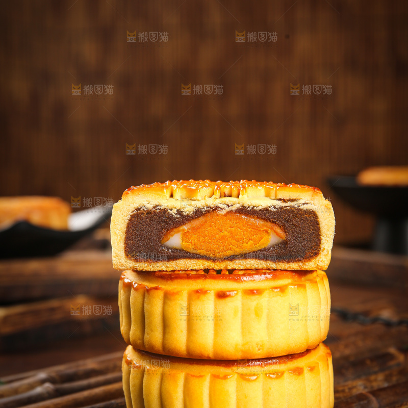 深底上的中秋月饼