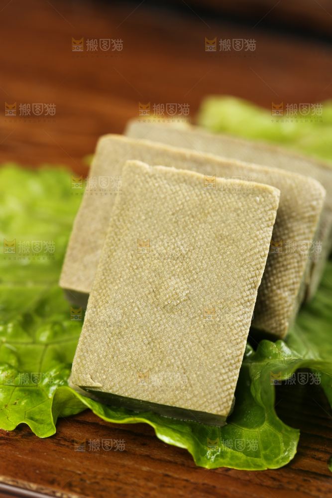深底上的黑包浆豆腐
