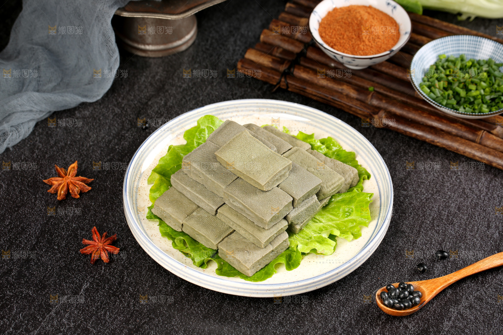 深底上的黑包浆豆腐