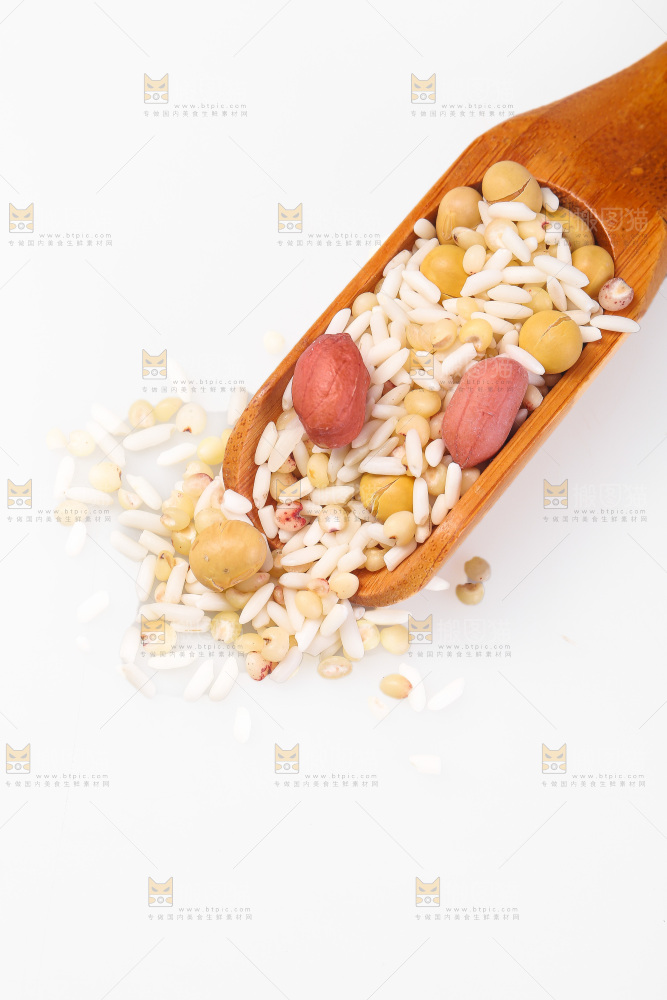 白底上的花生五谷豆浆