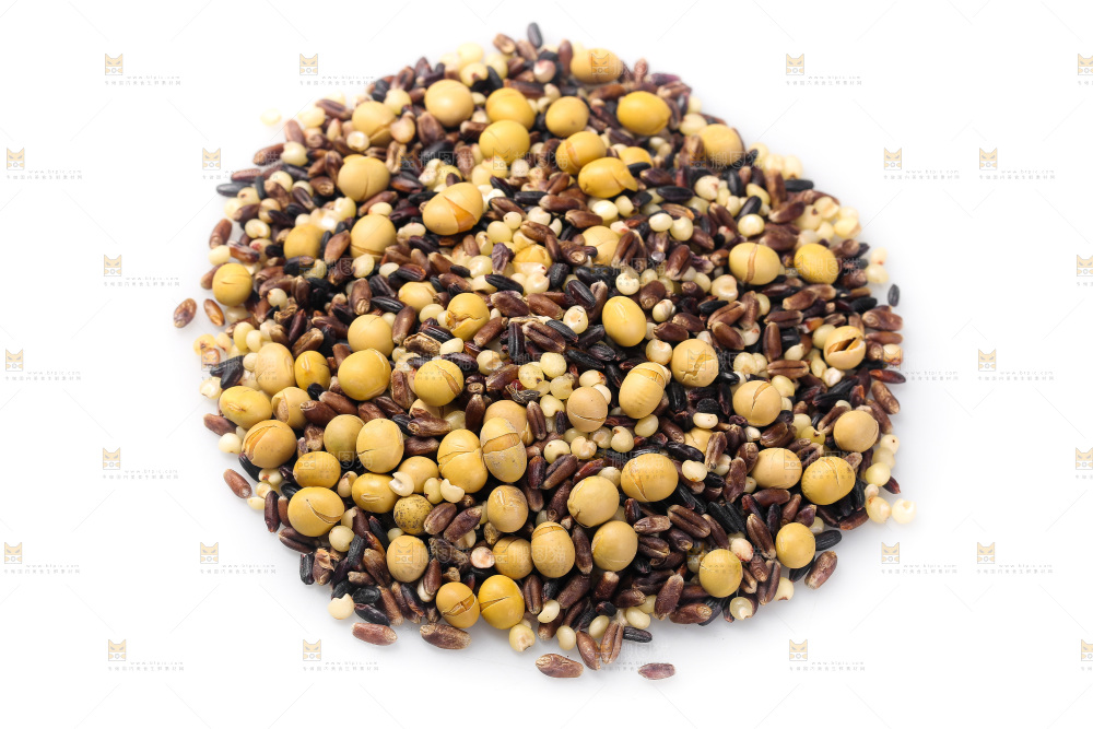 白底上的杂粮豆浆