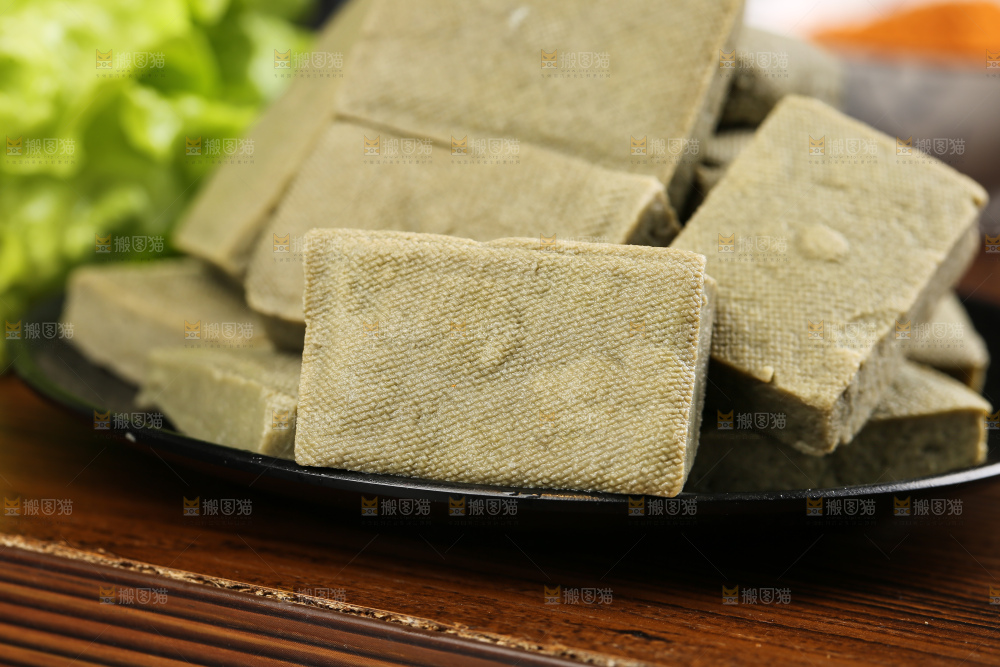 深底上的黑包浆豆腐
