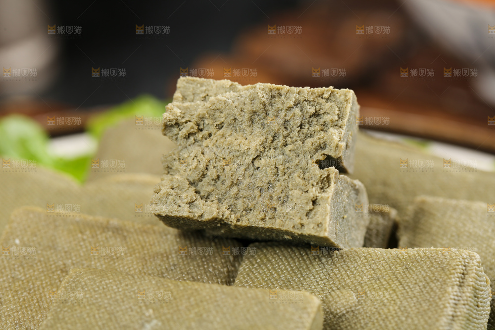 深底上的黑包浆豆腐