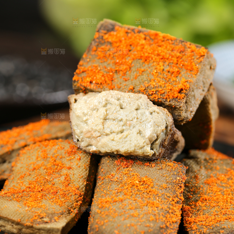 深底上的黑包浆豆腐