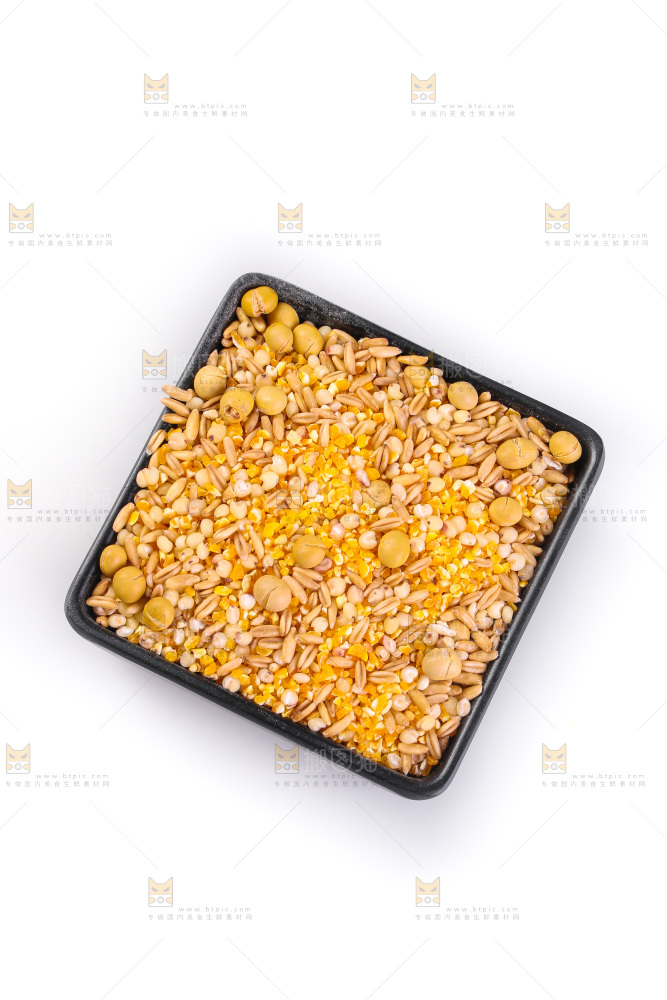白底上的杂粮豆浆