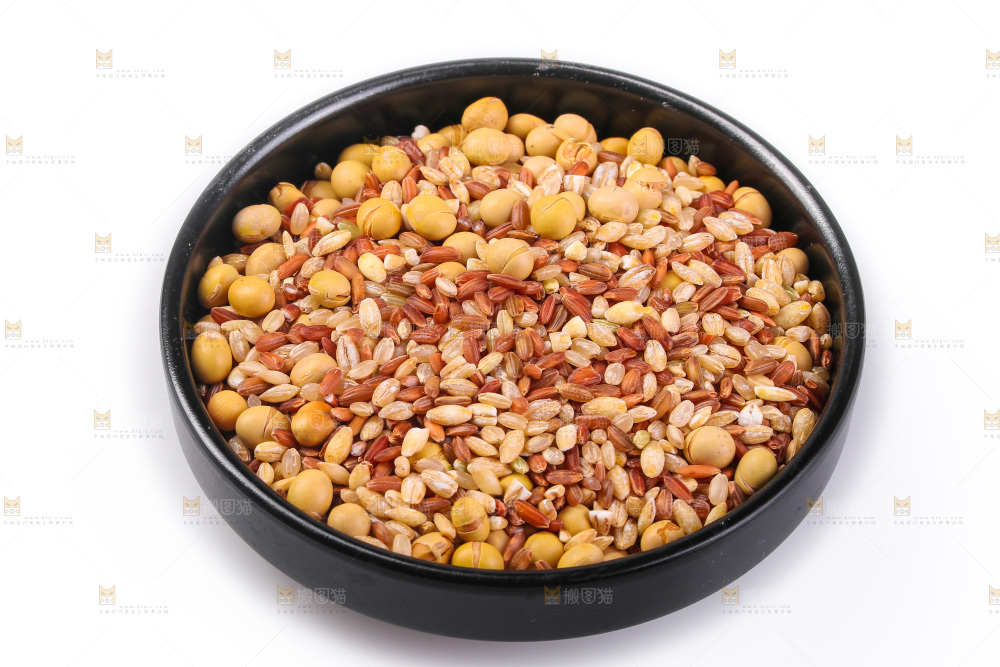 白底上的杂粮豆浆