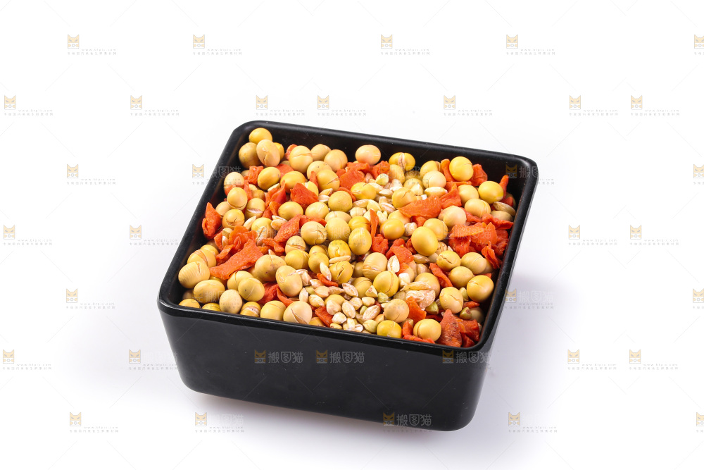 白底上的杂粮豆浆