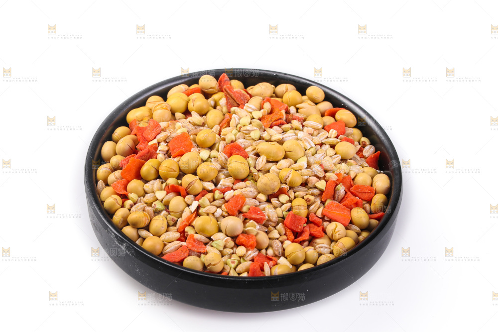 白底上的杂粮豆浆